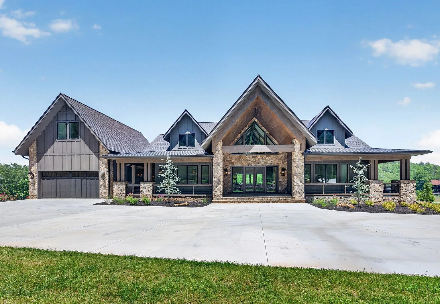 1753 Grassy Creek Rd — exterior front