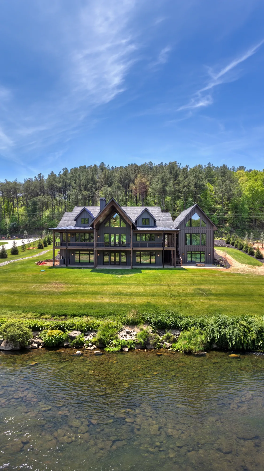 1753 Grassy Creek Rd — exterior back