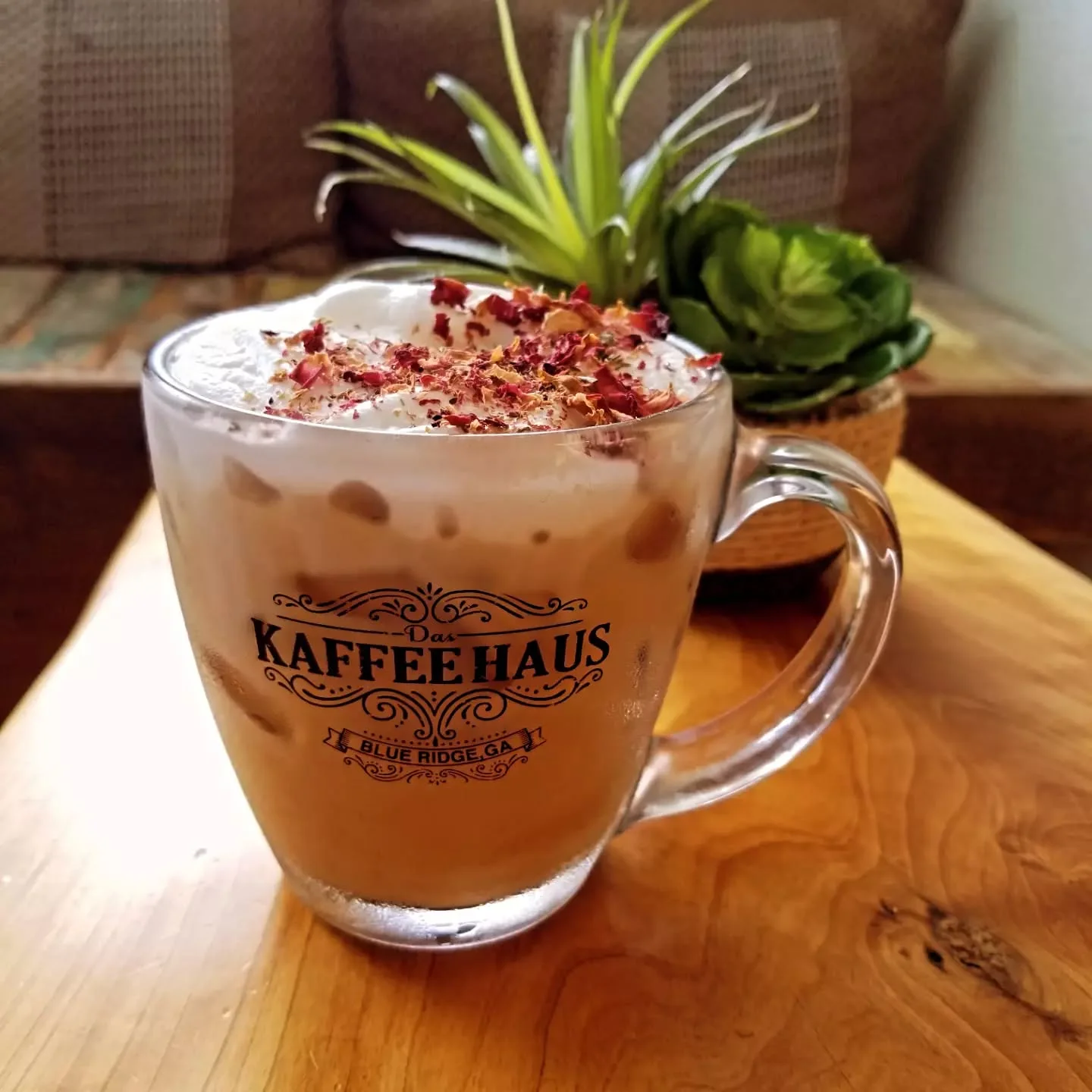 Das Kaffee Haus, rose latte in branded mug