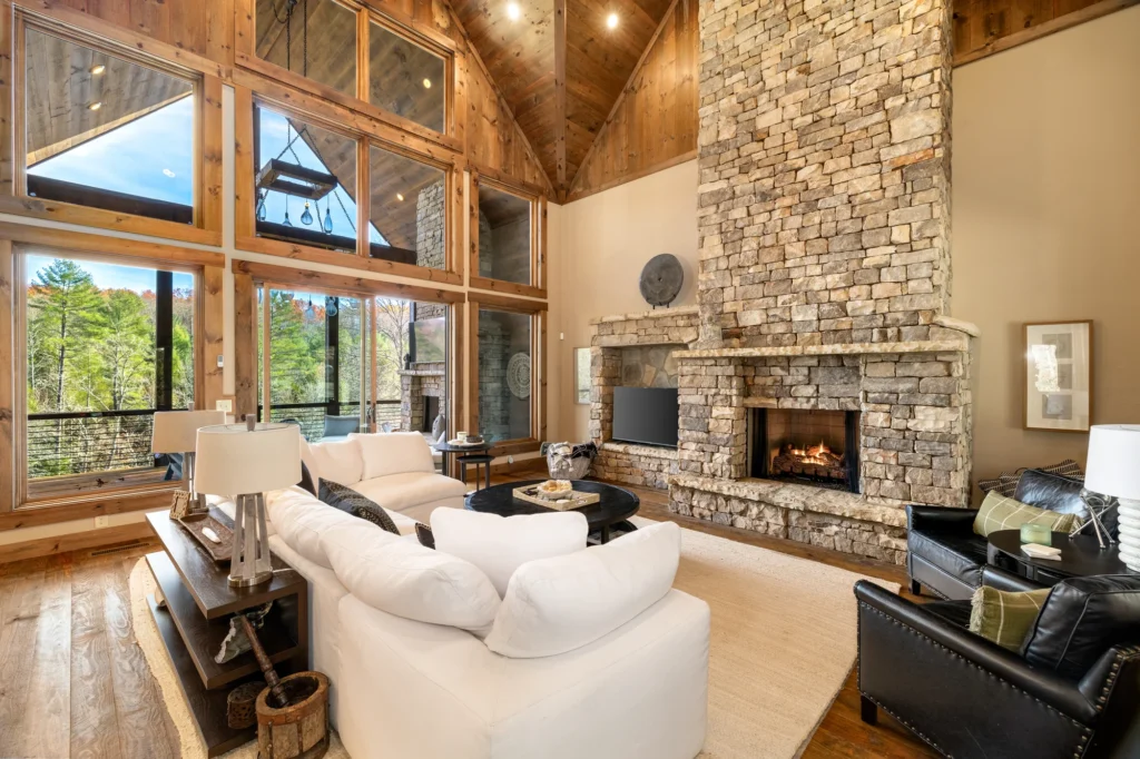 450 Miracle Ln — living room hero