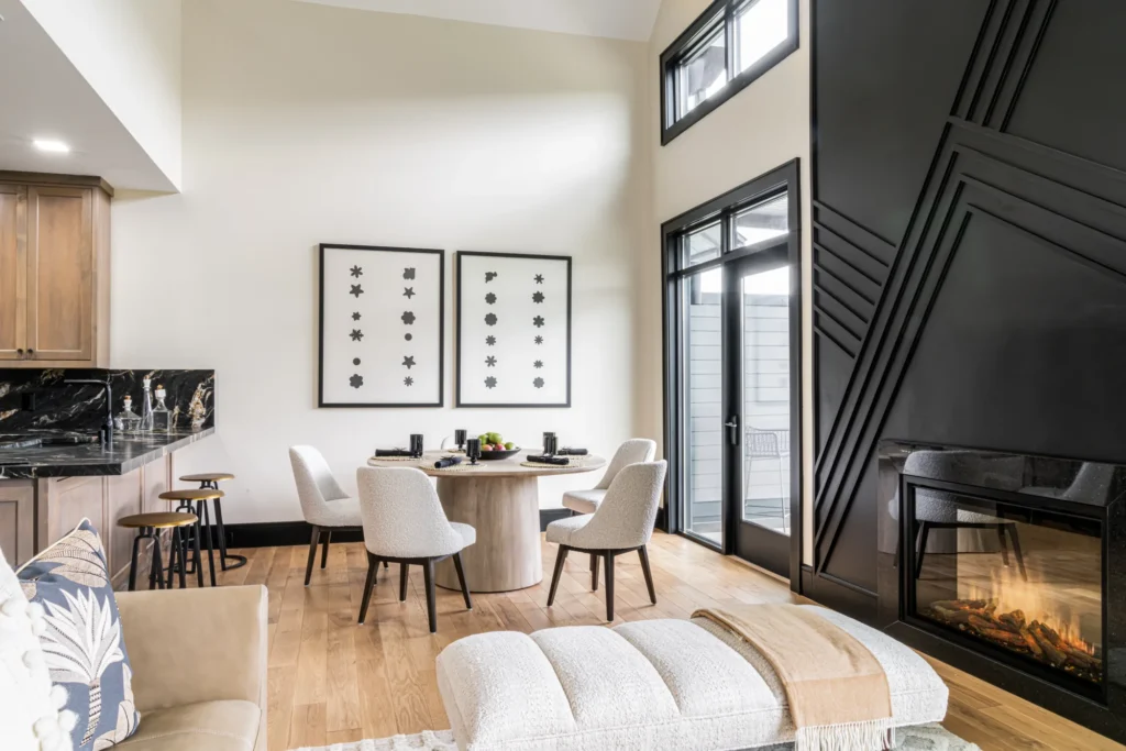 1281 E Main Street — living room hero