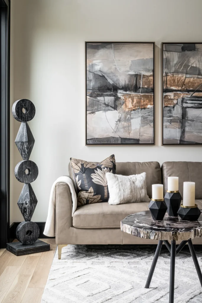 1281 E Main Street — living room detail