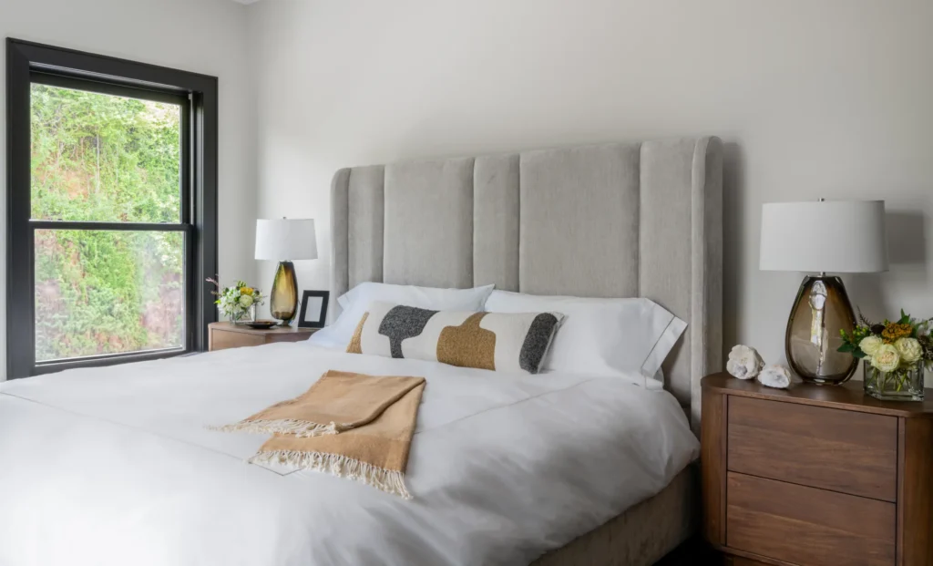 1281 E Main Street — primary bedroom