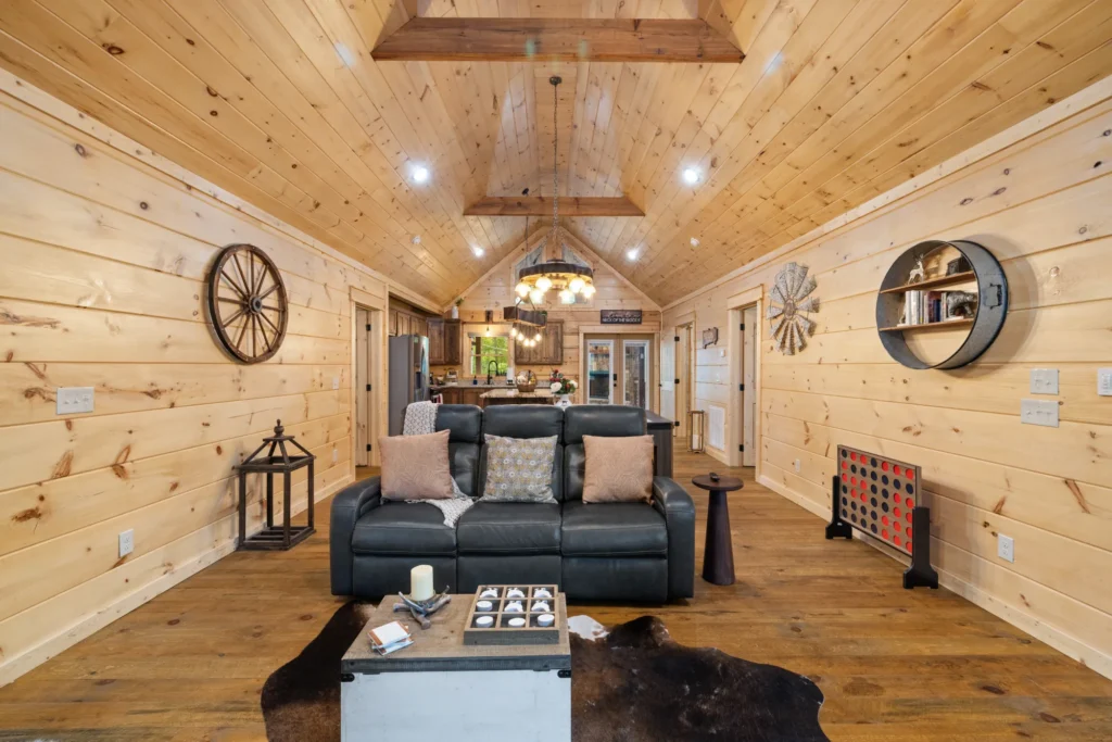 956 Lemmon Ln — living room