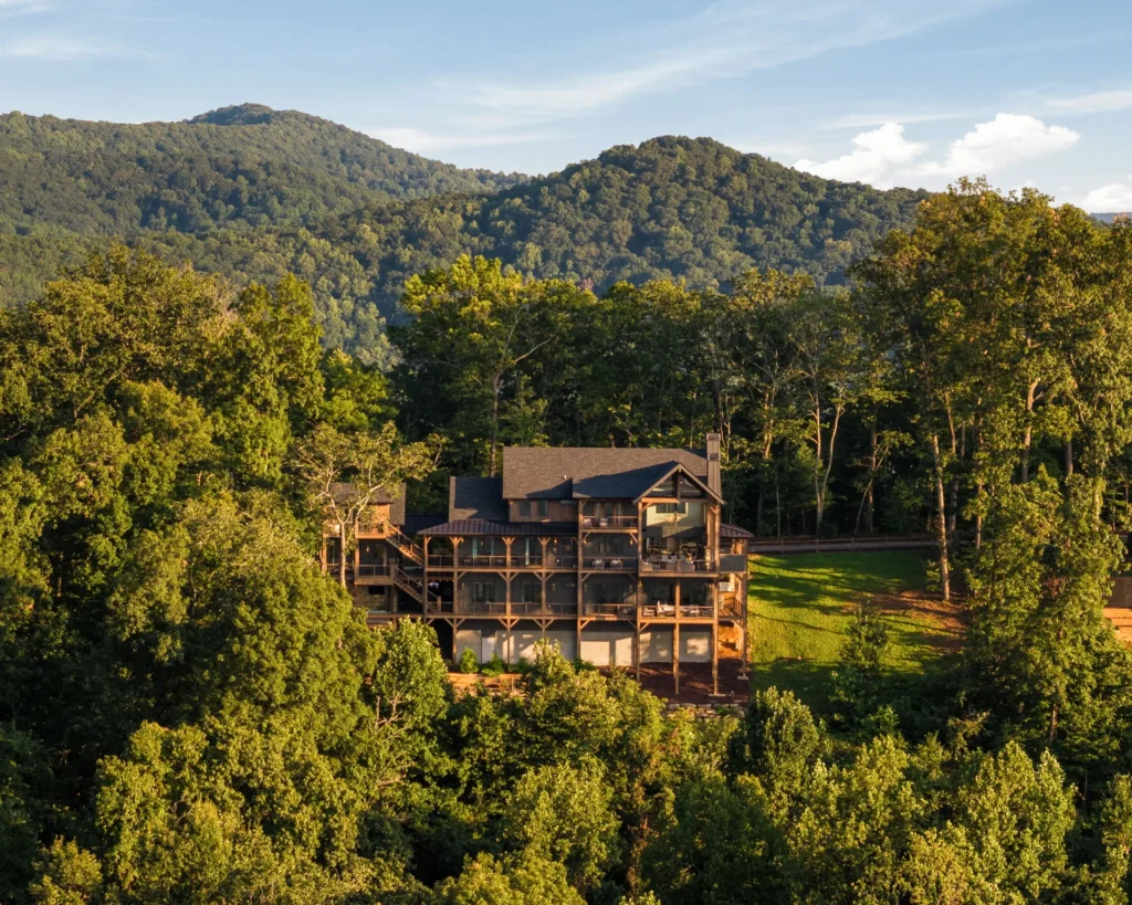 Aerial house daytime — 684 Overlook Drive