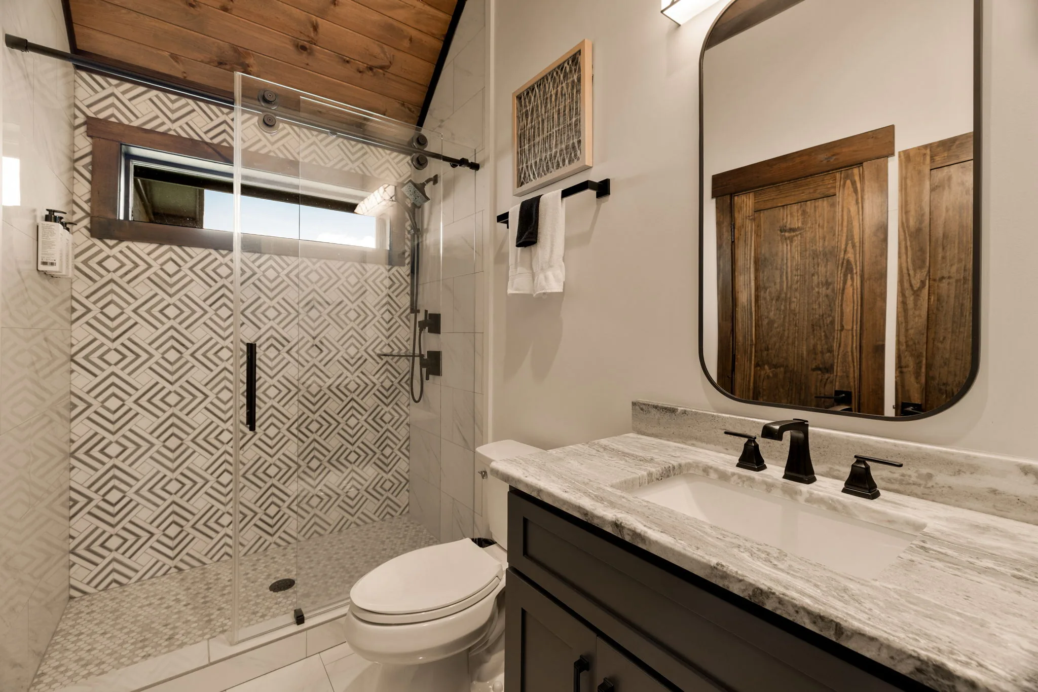 Secondary bathroom 1 diamond mosaic — 684 Overlook Drive